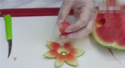 花式水果拼盤做法步驟 制作花式水果拼盤（圖文