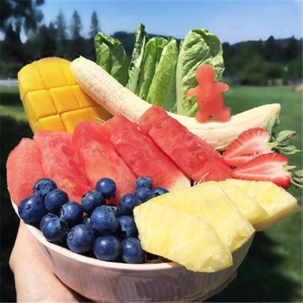 超有食欲的水果拼盤圖片 簡易的盆裝水果拼盤
