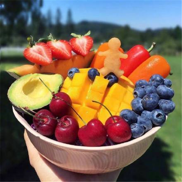 超有食欲的水果拼盤圖片 簡易的盆裝水果拼盤