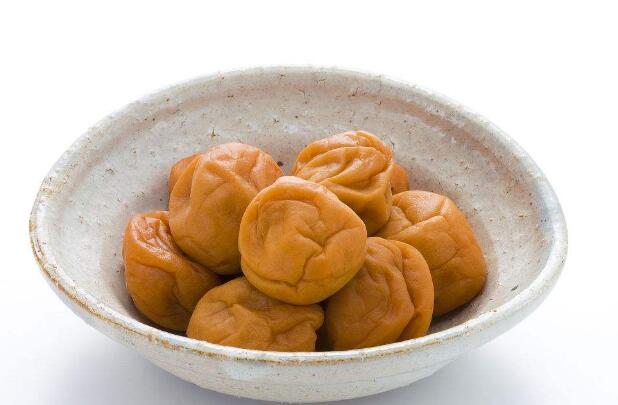 腌李子好吃嗎 腌李子的做法有哪些