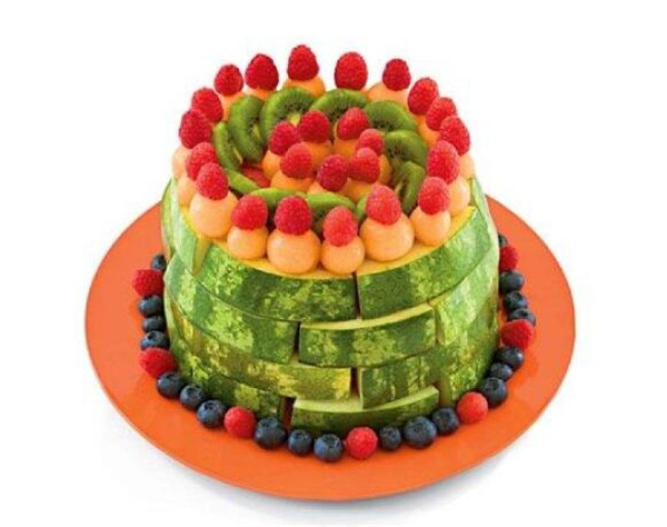 過(guò)生日的創(chuàng)意水果拼盤圖片，比蛋糕更優(yōu)雅的創(chuàng)意水果拼盤