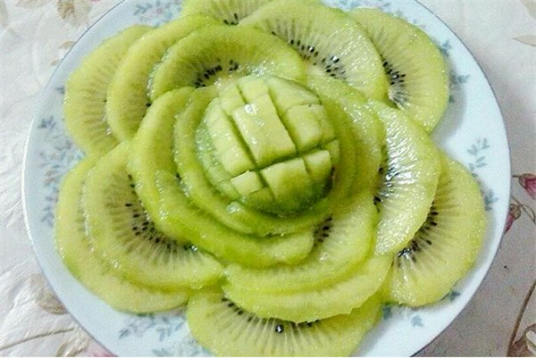 隨手制作的創(chuàng)意水果拼盤圖片，一看就會了水果拼盤圖片和做法