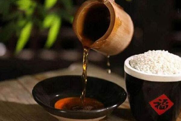 男人喝黃酒有什么好處，男人喝黃酒的四大好處