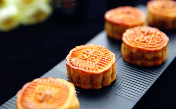 家庭自制月餅簡(jiǎn)單做法，自制月餅的做法及配方