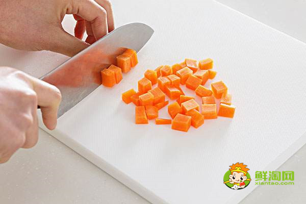 胡蘿卜可以和黃豆一起打嗎,胡蘿卜去皮還有營養(yǎng)嗎