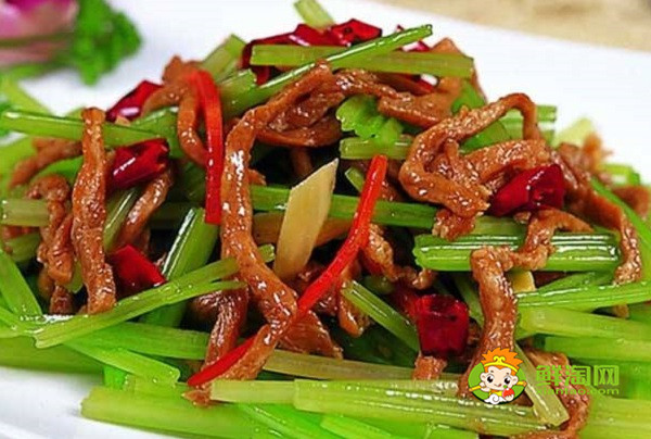 芹菜炒牛肉可以加洋蔥嗎，芹菜炒牛肉怎么做才嫩
