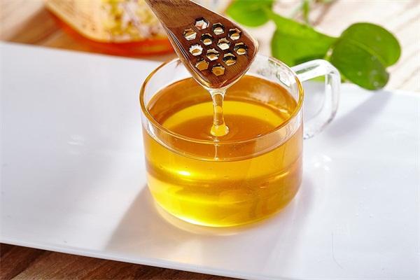 蜂蜜不能和什么一起吃，原來蜂蜜是不適合加到豆?jié){中飲用