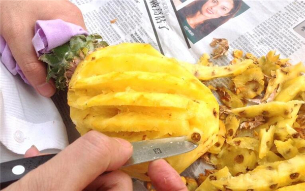 菠蘿自己在家怎么削皮
